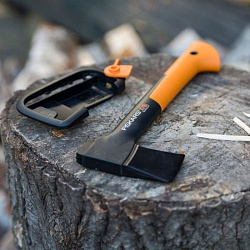 Туристический топор Fiskars Х7 + точилка (1020183)