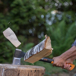 Топор-колун Fiskars X17 + точилка (1020182)